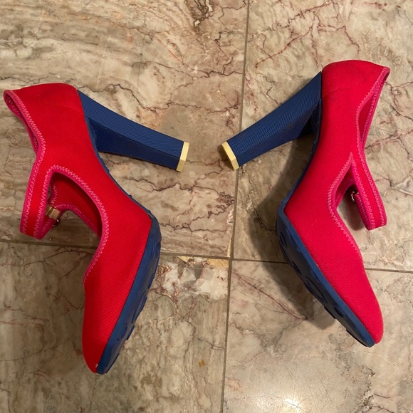 Red canvas shoes - Picture 2 of 3